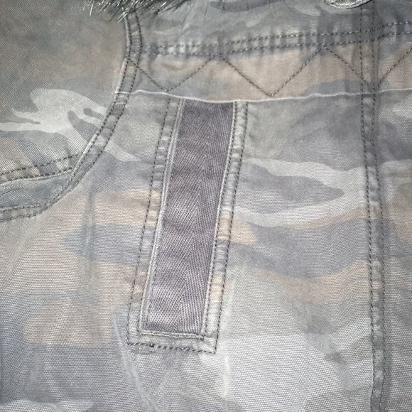 AE Utility Camouflage Jacket W/ Removable Faux Fur - Picture 5 of 8